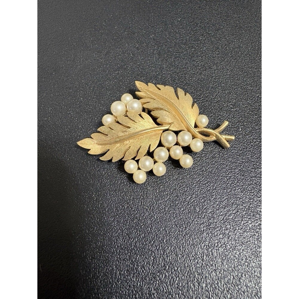 Vintage Crown Trifari Brooch